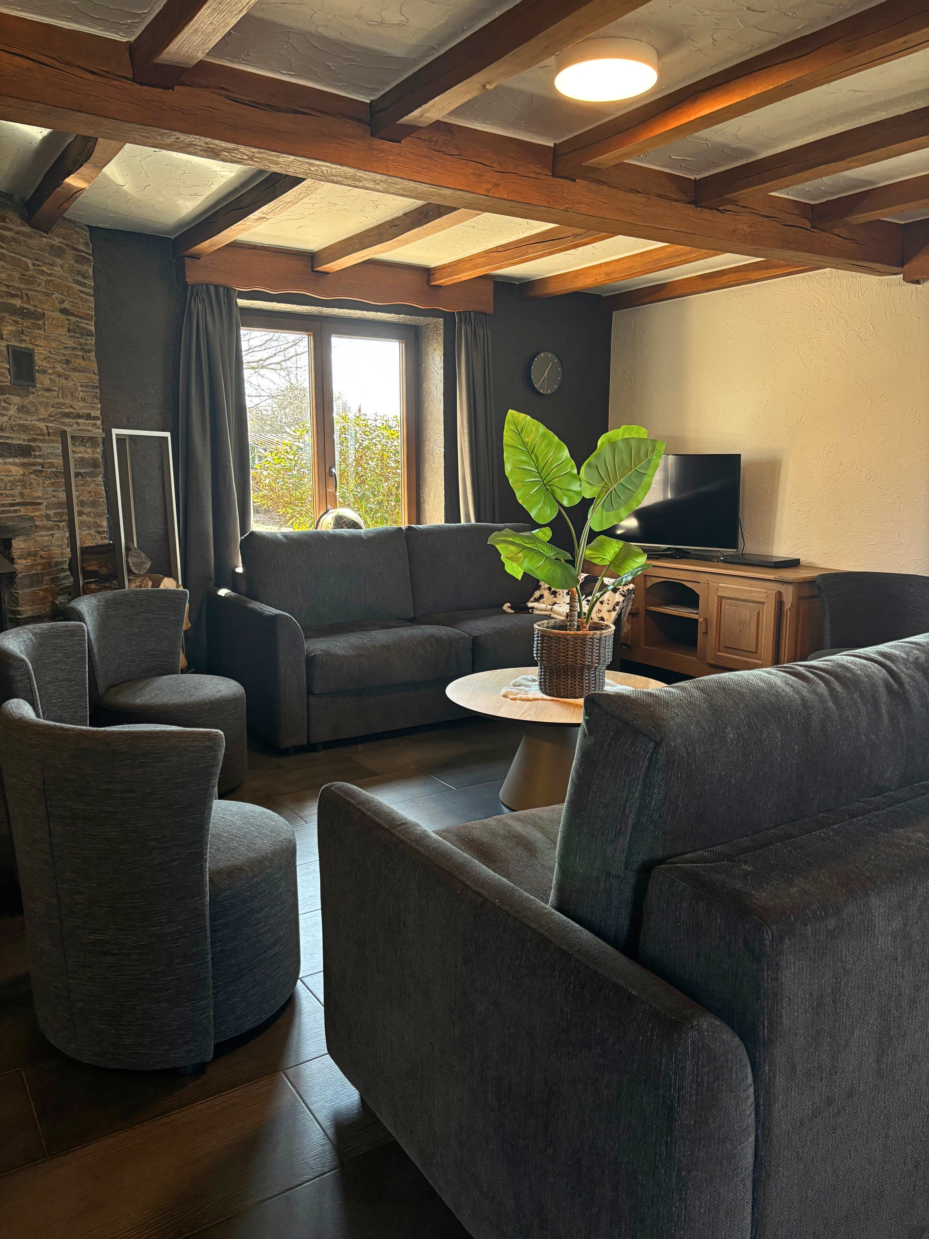 Les tilleuls - c&ocirc;t&eacute; vall&eacute;e